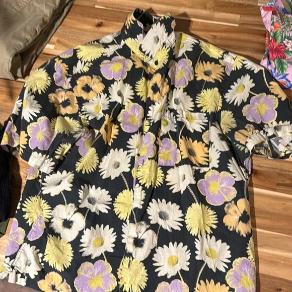 Button down - Picture 1 of 1